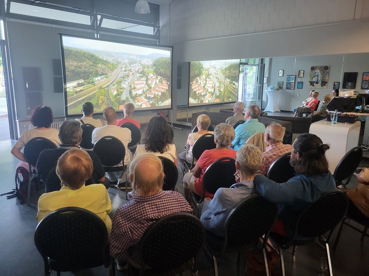 Veranstaltung im Rahmen der Ausstellung 'Ist die Wende zu Ende?' in Freital, August 2024