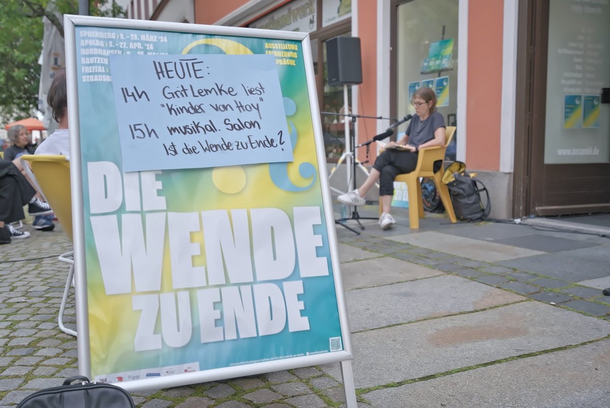 Die Erinnerungswerkstatt "Ist die Wende zu Ende" an ihrer Station in Bautzen, Juli 2024.